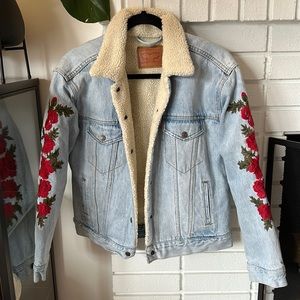 Levi’s Ex-Boyfriend Trucker Denjm Rose Embroidered Jacket